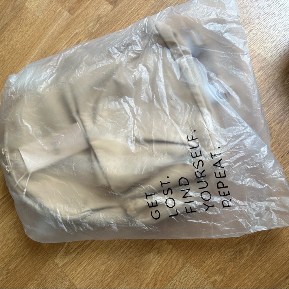 BEIS “The BEISics” BACKPACK IN BEIGE - NWT 😍😍 - UNISEX - Picture 6 of 11